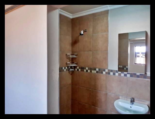 1 BEDROOM APARTMENT TO LET IN DOUGLAS VALLEY